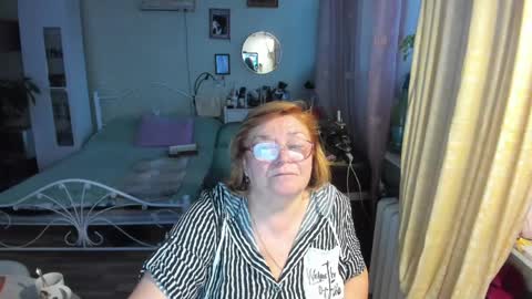 Snapshot of flowerlover8 chatting on 05-13-26, 06:38 Flowerlower online show from 05-13-26, 06:38