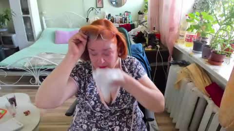 Snapshot of flowerlover8 chatting on 05-19-26, 06:53 Flowerlower online show from 05-19-26, 06:53