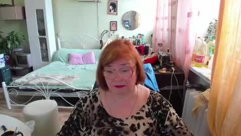 Snapshot of flowerlover8 chatting on 05-23-26, 08:07 Flowerlower online show from 05-23-26, 08:07