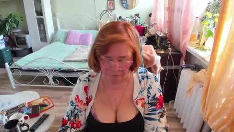 Snapshot of flowerlover8 chatting on 05-27-26, 11:51 Flowerlower online show from 05-27-26, 11:51