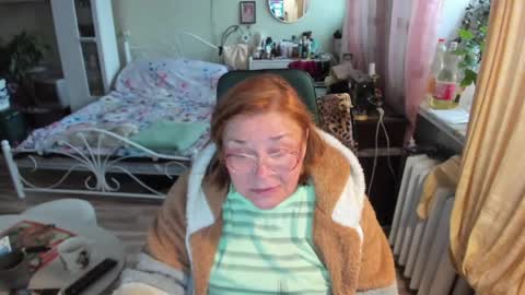 Snapshot of flowerlover8 chatting on 05-29-26, 03:43 Flowerlower online show from 05-29-26, 03:43