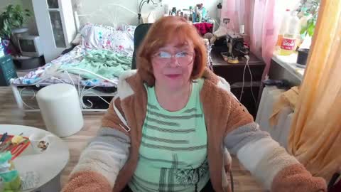 Snapshot of flowerlover8 chatting on 05-31-26, 08:43 Flowerlower online show from 05-31-26, 08:43