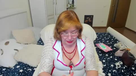 Snapshot of flowerlover8 chatting on 05-31-26, 06:09 Flowerlower online show from 05-31-26, 06:09