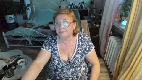 Snapshot of flowerlover8 chatting on 06-06-26, 06:45 Flowerlower online show from 06-06-26, 06:45