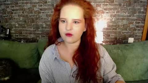 Snapshot of floweroffreedom_ chatting on 12-15-25, 06:06 FlowerOfFreedom online show from 12-15-25, 06:06