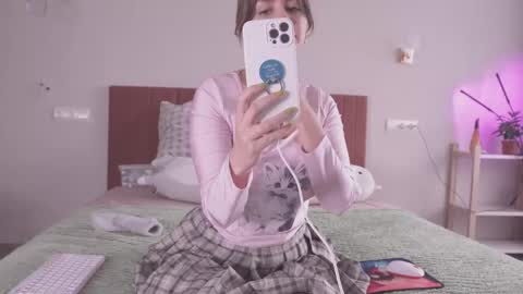 Snapshot of fluffy_hat chatting on 02-09-25, 10:09 Fluffy and Krut online show from 02-09-25, 10:09