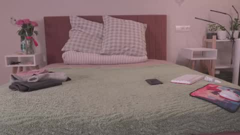 Snapshot of fluffy_hat chatting on 02-24-25, 05:00 Fluffy and Krut online show from 02-24-25, 05:00