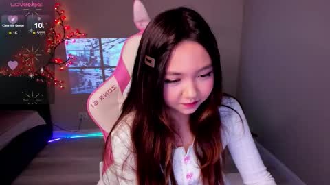 Snapshot of fluffy_rose chatting on 11-01-25, 11:40 Rose online show from 11-01-25, 11:40