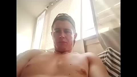 Snapshot of flybuy2525 chatting on 10-17-25, 09:39 flybuy2525 online show from 10-17-25, 09:39