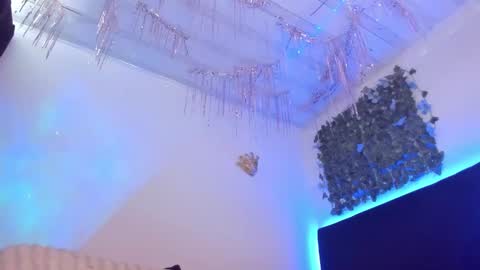 Snapshot of flylia_ chatting on 12-14-25, 06:45 lia online show from 12-14-25, 06:45