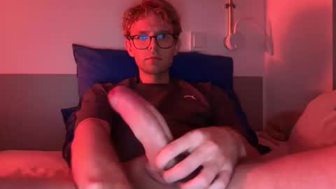 Snapshot of fnmle chatting on 10-12-25, 11:48 Drew online show from 10-12-25, 11:48