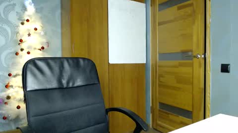 Snapshot of fofhcf chatting on 01-10-25, 07:21 Molli Ready for any play with you. Hottest show in pvt Help a student earn big tokens online show from 01-10-25, 07:21