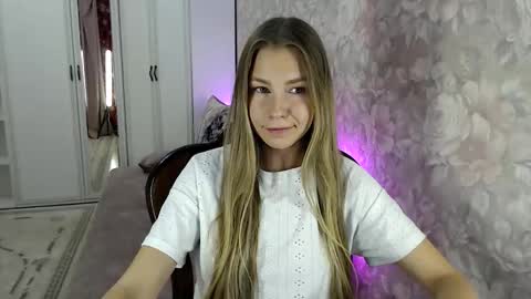 Snapshot of fofhcf chatting on 10-18-25, 03:35 Molli Ready for any play with you. Hottest show in pvt Help a student earn big tokens online show from 10-18-25, 03:35