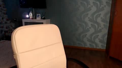 Molli  Ready for any play with you. Hottest show in pvt  Help a student earn big tokens  online show from 02-07-26, 05:49