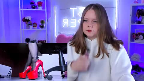 Snapshot of footfetish_baby chatting on 02-10-25, 12:52 Molly online show from 02-10-25, 12:52