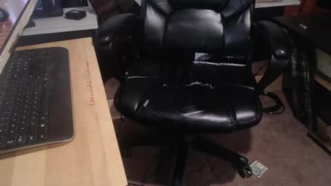 Snapshot of footlover6 chatting on 02-20-25, 01:40 Thomas Jefferson online show from 02-20-25, 01:40