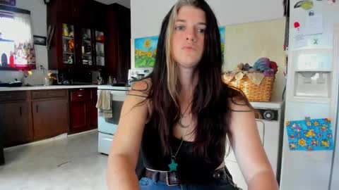 Snapshot of forestdarling chatting on 11-15-25, 09:21 forestdarling online show from 11-15-25, 09:21