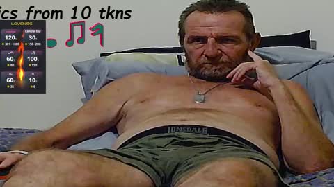 Snapshot of forexxxx_man chatting on 10-28-25, 02:04 doc online show from 10-28-25, 02:04