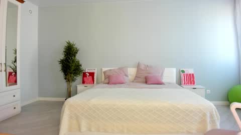 Kira online show from 09-19-25, 01:29