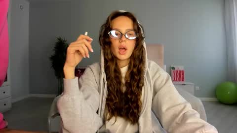 Kira online show from 09-22-25, 01:18