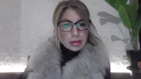 fox_red_lady7 online show from 12-03-24, 04:39