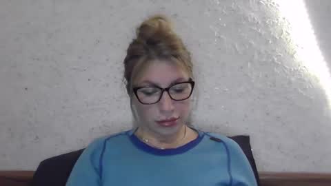 fox_red_lady7 online show from 12-17-24, 07:48