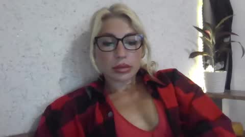 fox_red_lady7 online show from 10-01-25, 12:11