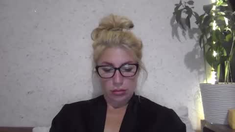 fox_red_lady7 online show from 10-04-25, 07:34