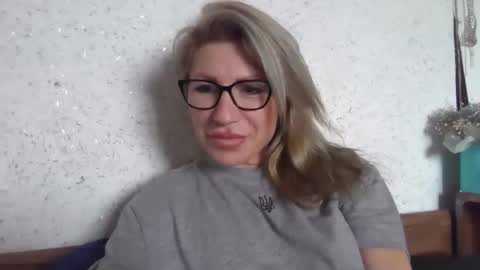 fox_red_lady7 online show from 01-13-26, 08:30