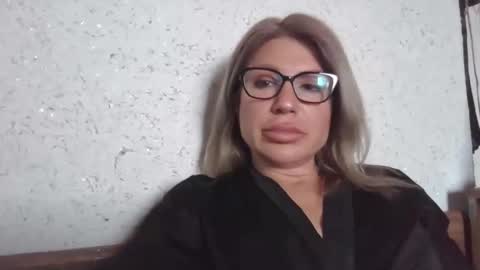 fox_red_lady7 online show from 03-27-26, 08:09