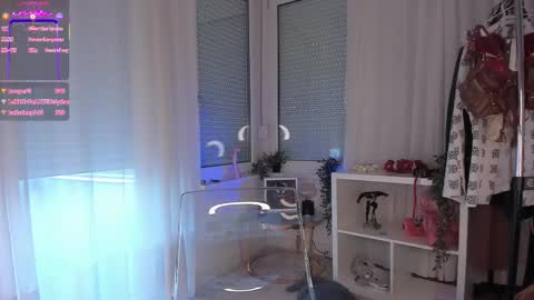 Snapshot of foxe_sailey chatting on 10-13-25, 07:41 Fox love you online show from 10-13-25, 07:41