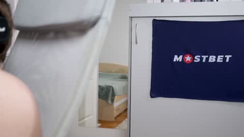 Snapshot of foxeslovefoxes chatting on 12-20-24, 12:16 CUSTOM PHOTOS AND VIDEOS - online show from 12-20-24, 12:16