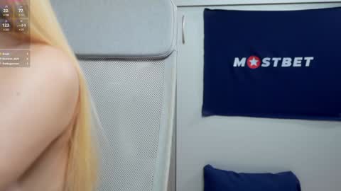 Snapshot of foxeslovefoxes chatting on 12-24-24, 03:58 CUSTOM PHOTOS AND VIDEOS - online show from 12-24-24, 03:58