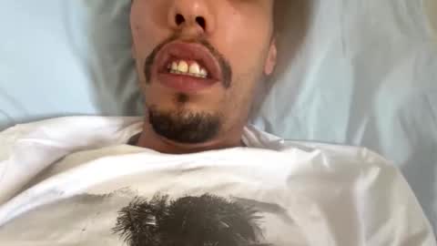 Snapshot of foxfuckerbr chatting on 12-03-25, 09:40 Zuey online show from 12-03-25, 09:40