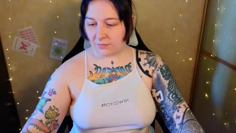 Snapshot of foxgirlandmerguis chatting on 06-05-26, 07:03 Belinda online show from 06-05-26, 07:03