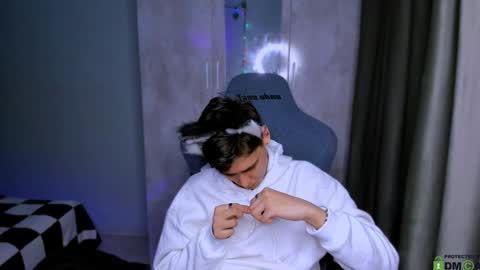 Foxicfu online show from 02-06-25, 03:31