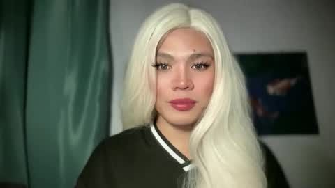 Snapshot of foxli_xx chatting on 04-29-26, 10:52 KITTY online show from 04-29-26, 10:52