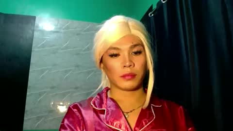 Snapshot of foxli_xx chatting on 05-11-26, 01:28 KITTY online show from 05-11-26, 01:28