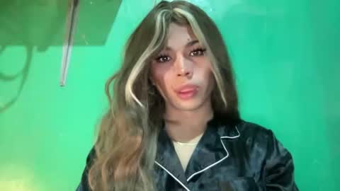Snapshot of foxli_xx chatting on 05-24-26, 12:10 KITTY online show from 05-24-26, 12:10