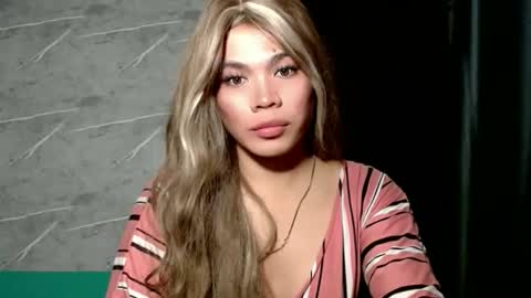Snapshot of foxli_xx chatting on 06-08-26, 11:27 KITTY online show from 06-08-26, 11:27