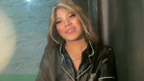 Snapshot of foxli_xx chatting on 06-14-26, 10:45 KITTY online show from 06-14-26, 10:45