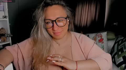 Kris online show from 04-22-26, 03:09