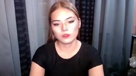 Snapshot of foxxypennyx chatting on 10-19-25, 11:22 Cheska online show from 10-19-25, 11:22