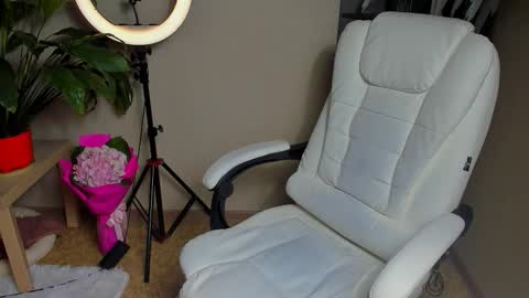 Foxy online show from 10-06-25, 12:19