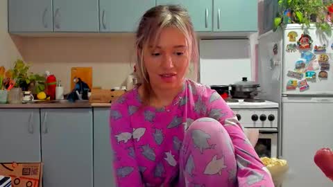 Foxy online show from 11-07-25, 12:49