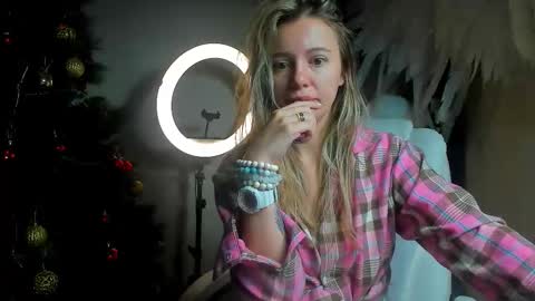 Foxy online show from 12-22-25, 12:18