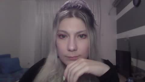 foxy_bright online show from 03-15-26, 07:09