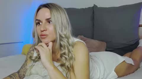 Snapshot of foxy_kimmi chatting on 11-22-25, 07:07 Foxy Kimmi online show from 11-22-25, 07:07