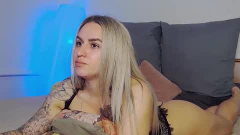 Snapshot of foxy_kimmi chatting on 05-18-26, 06:30 Foxy Kimmi online show from 05-18-26, 06:30