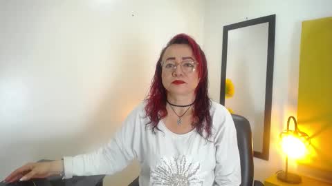 Snapshot of foxy_miilf chatting on 09-28-25, 01:49 Foxy miilf online show from 09-28-25, 01:49